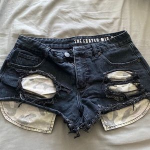 Cotton On Frayed Mid Rise Short Size 6
